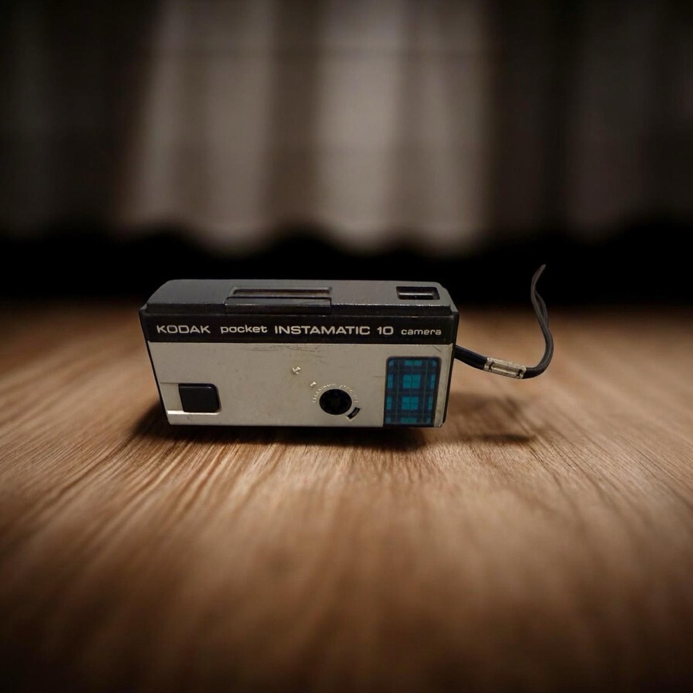 Kodak Pocket Instamatic 10 Compact Camera - Black & Silver
